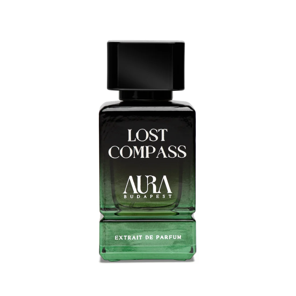 Lost Compass parfüm fekete üvegben, zöld aljrésszel, elölnézetből.